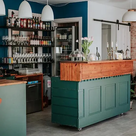 Nocleg ze śniadaniem Kefs & Cafe *