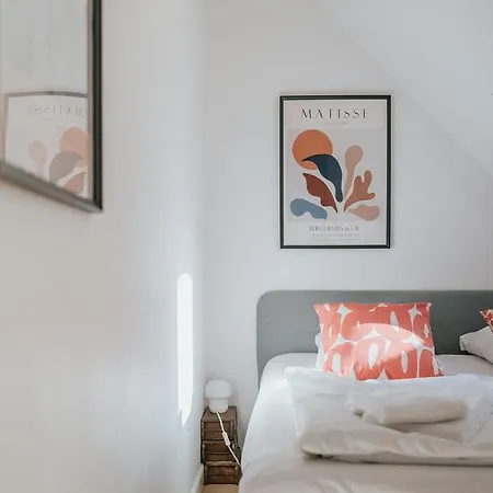 Kefs & Cafe Bed and Breakfast *