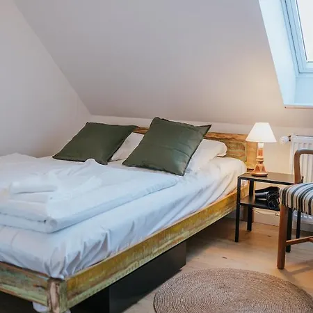 Kefs & Cafe Bed & Breakfast *